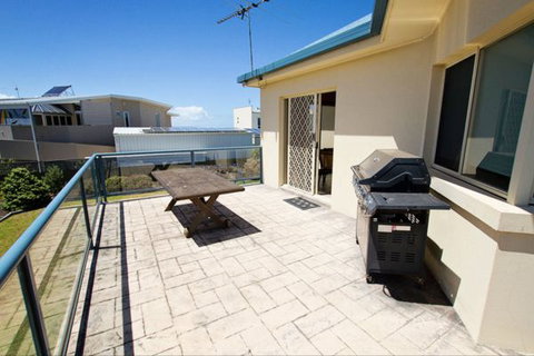 Fensom's Holiday Home - Holiday Cairns 33