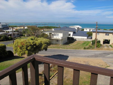 Fensom's Holiday Home - Holiday Cairns 30