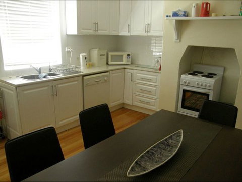Fensom's Holiday Home - Holiday Cairns 1