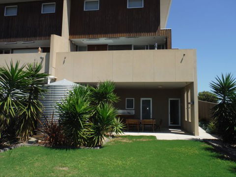 Relax At Tipara - Holiday Cairns 3