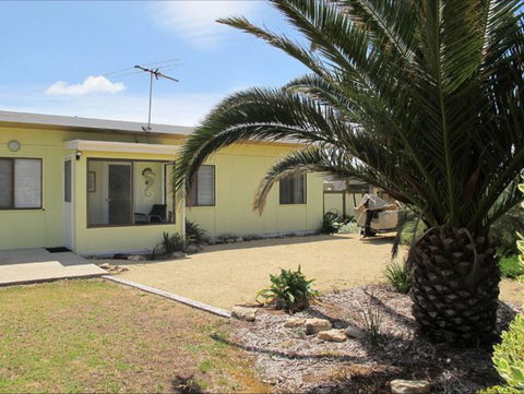 Fensom's Holiday Home - Holiday Cairns 18