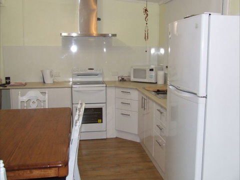 Fensom's Holiday Home - Holiday Cairns 19
