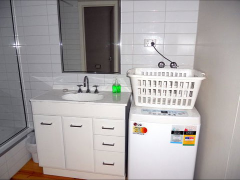 Shamore Apartments - Walnut - Holiday Cairns 9
