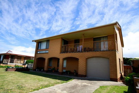Fensom's Holiday Home - Holiday Cairns 22
