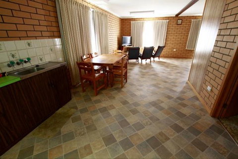 Fensom's Holiday Home - Holiday Cairns 23
