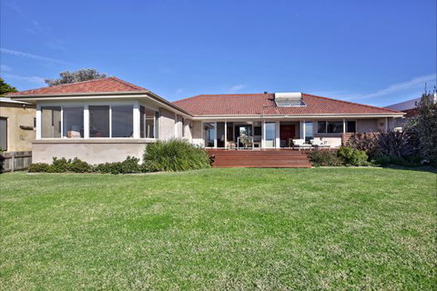 Escape At Culburra - Holiday Cairns 7