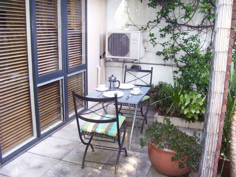 Garden Studio Unit - Holiday Cairns 0