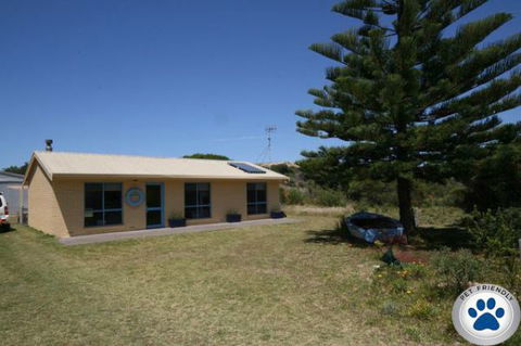 LJ Hooker Goolwa Holiday Rentals - 15 Eaton Avenue, Goolwa Beach - Holiday Cairns 0