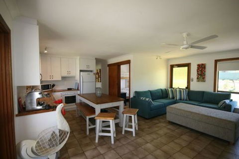 LJ Hooker Goolwa Holiday Rentals - 15 Eaton Avenue, Goolwa Beach - Holiday Cairns 2