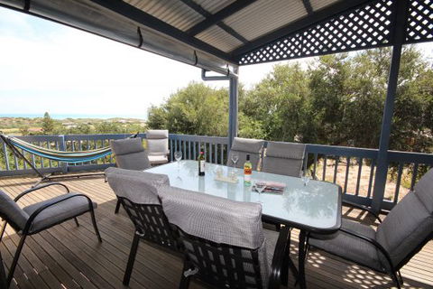 LJ Hooker Goolwa Holiday Rentals - 39 Bradford Road, Goolwa Beach - Holiday Cairns 1