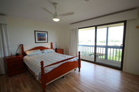 LJ Hooker Goolwa Holiday Rentals - 39 Bradford Road, Goolwa Beach - Holiday Cairns 3