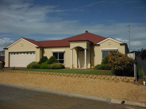 New Ladsys - Holiday Cairns 0