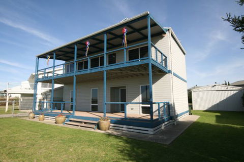 LJ Hooker Goolwa Holiday Rentals - 25 Barrage Road, Goolwa South - Holiday Cairns 0