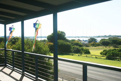 LJ Hooker Goolwa Holiday Rentals - 25 Barrage Road, Goolwa South - Holiday Cairns 2