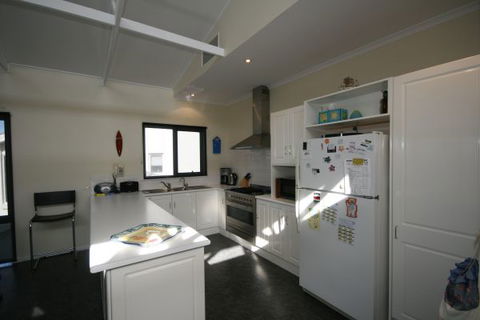 LJ Hooker Goolwa Holiday Rentals - 25 Barrage Road, Goolwa South - Holiday Cairns 3