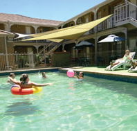 City Colonial Motor Inn - Holiday Cairns