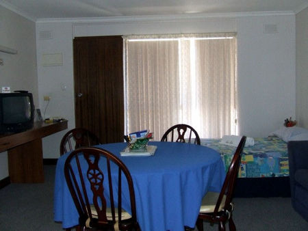 Beachport Motor Inn - Holiday Cairns 1