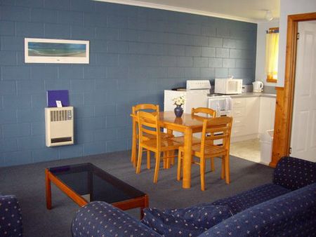 Castaway Holiday Apartments - Holiday Cairns 2