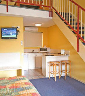 Coastal Motel - Holiday Cairns 0