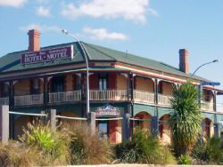 Streaky Bay Hotel Motel - Holiday Cairns 0