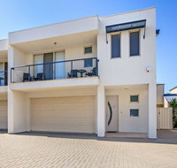 Century 21 SouthCoast The Residence - Holiday Cairns