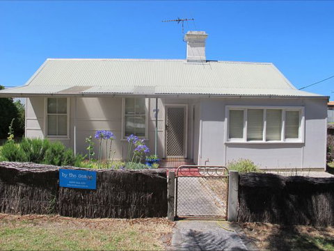 Holly's Holiday Home - Holiday Cairns 0