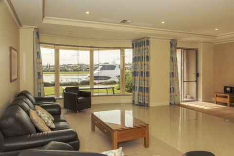Monterey Waters 27B - Holiday Cairns 0