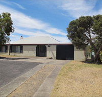 Carthew Street Holiday Home - Holiday Cairns