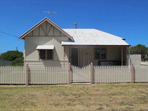 Ellison's Holiday Home - Holiday Cairns 0