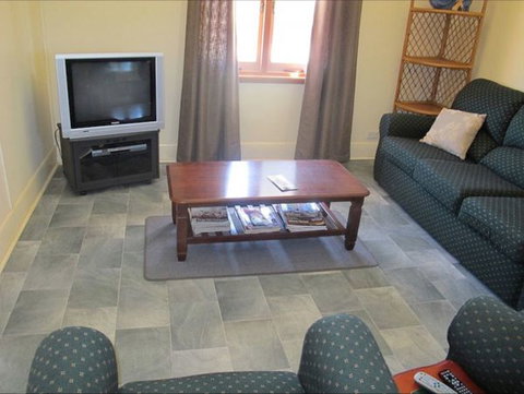 Ellison's Holiday Home - Holiday Cairns 3