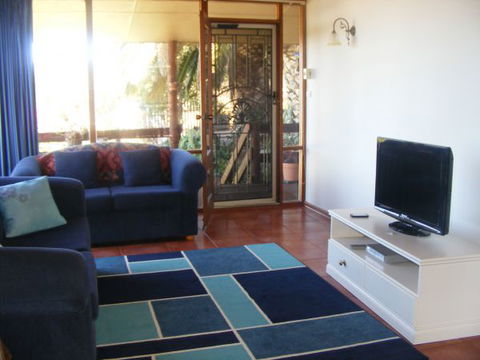 Ironstone Cottage - Holiday Cairns 1