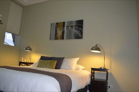 Revive Central Apartments - Holiday Cairns 1