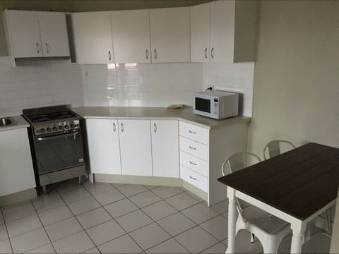 Revive Central Apartments - Holiday Cairns 8