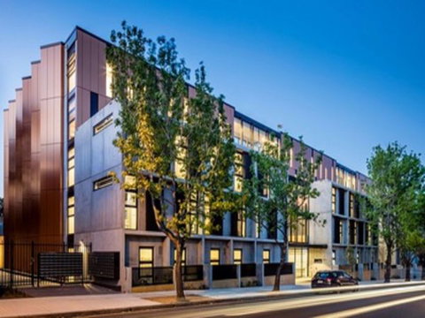 Abercombie Student Accommodation (Summer) - Holiday Cairns 0