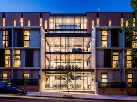 Abercombie Student Accommodation (Summer) - Holiday Cairns 1