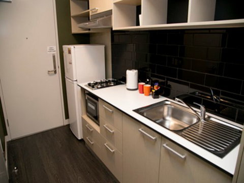 Abercombie Student Accommodation (Summer) - Holiday Cairns 7
