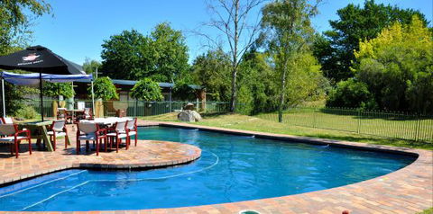 Alpine Inn - Holiday Cairns 0