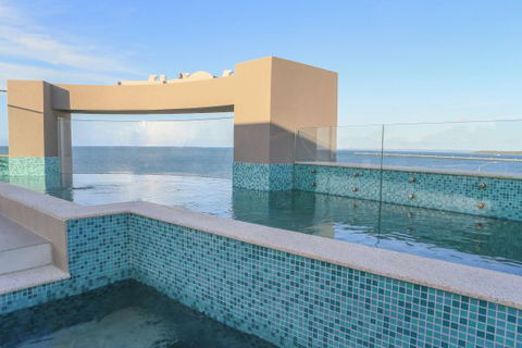 Aqua Aqua Luxury Penthouses - Holiday Cairns 8
