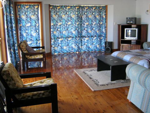 Baudins View Holiday House - Holiday Cairns 1
