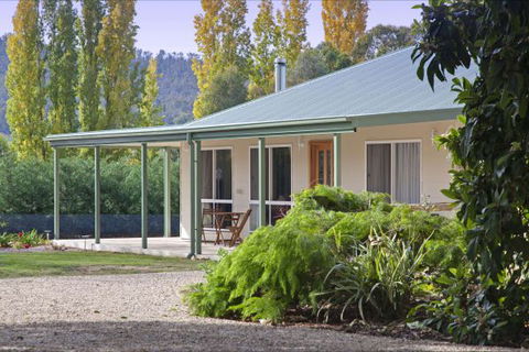 Brookfield Guesthouse - Holiday Cairns 0