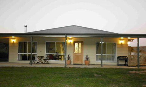 Brookfield Guesthouse - Holiday Cairns 1