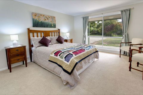 Brookfield Guesthouse - Holiday Cairns 2
