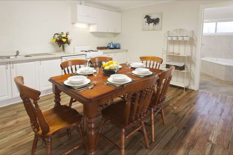 Brookfield Guesthouse - Holiday Cairns 7