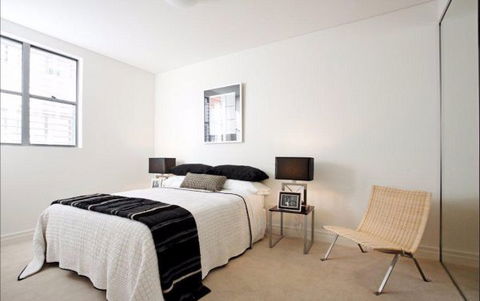 Executive Two Bedroom Unit Crows Nest - Holiday Cairns 0