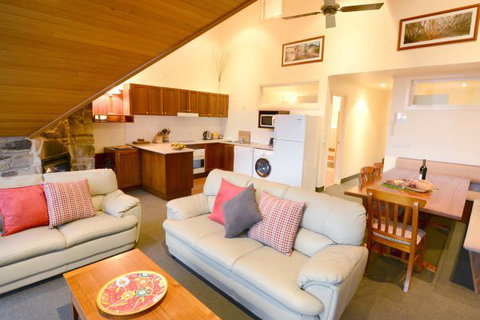 Falls Creek Country Club - Holiday Cairns 3