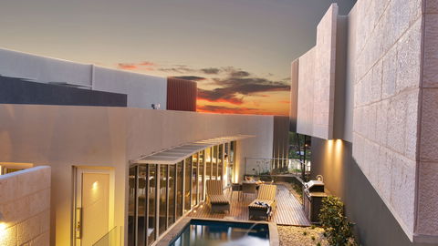 The Frames - Luxury Riverland Accommodation - Holiday Cairns 0