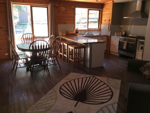 Mole Creek Cabins - Holiday Cairns 0