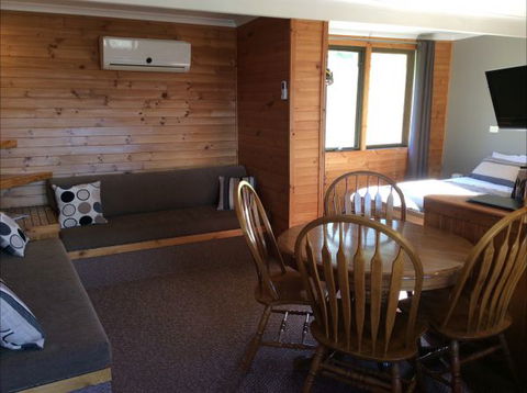 Mole Creek Cabins - Holiday Cairns 5