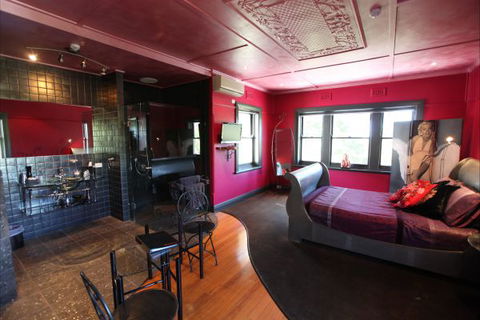 Oakdene Vineyards Guesthouse - Holiday Cairns 0