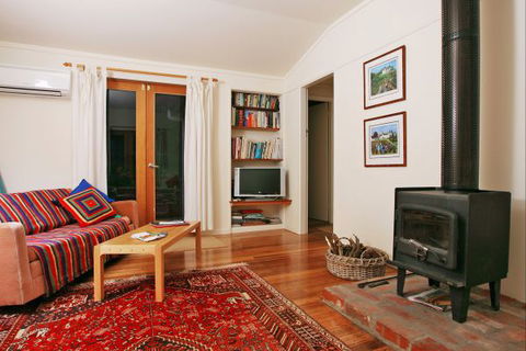 Oakhill Cottage - Holiday Cairns 1